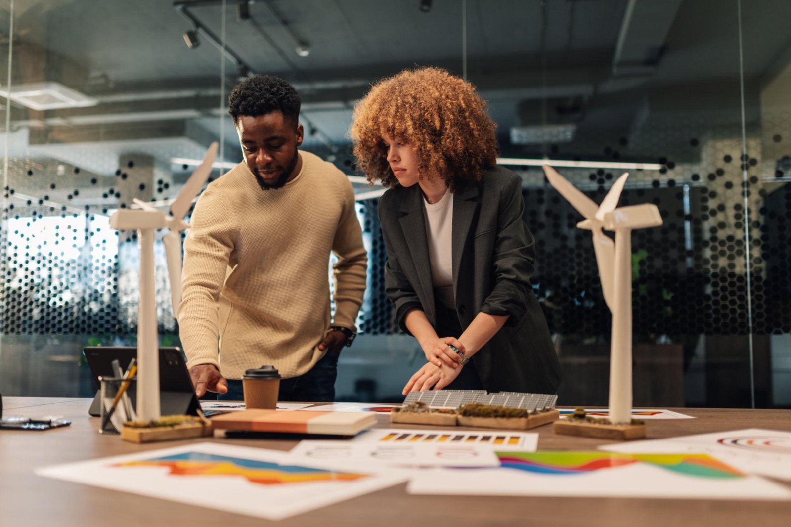 Operating model design showing how organisational structure and org chart design impacts business performance at scale